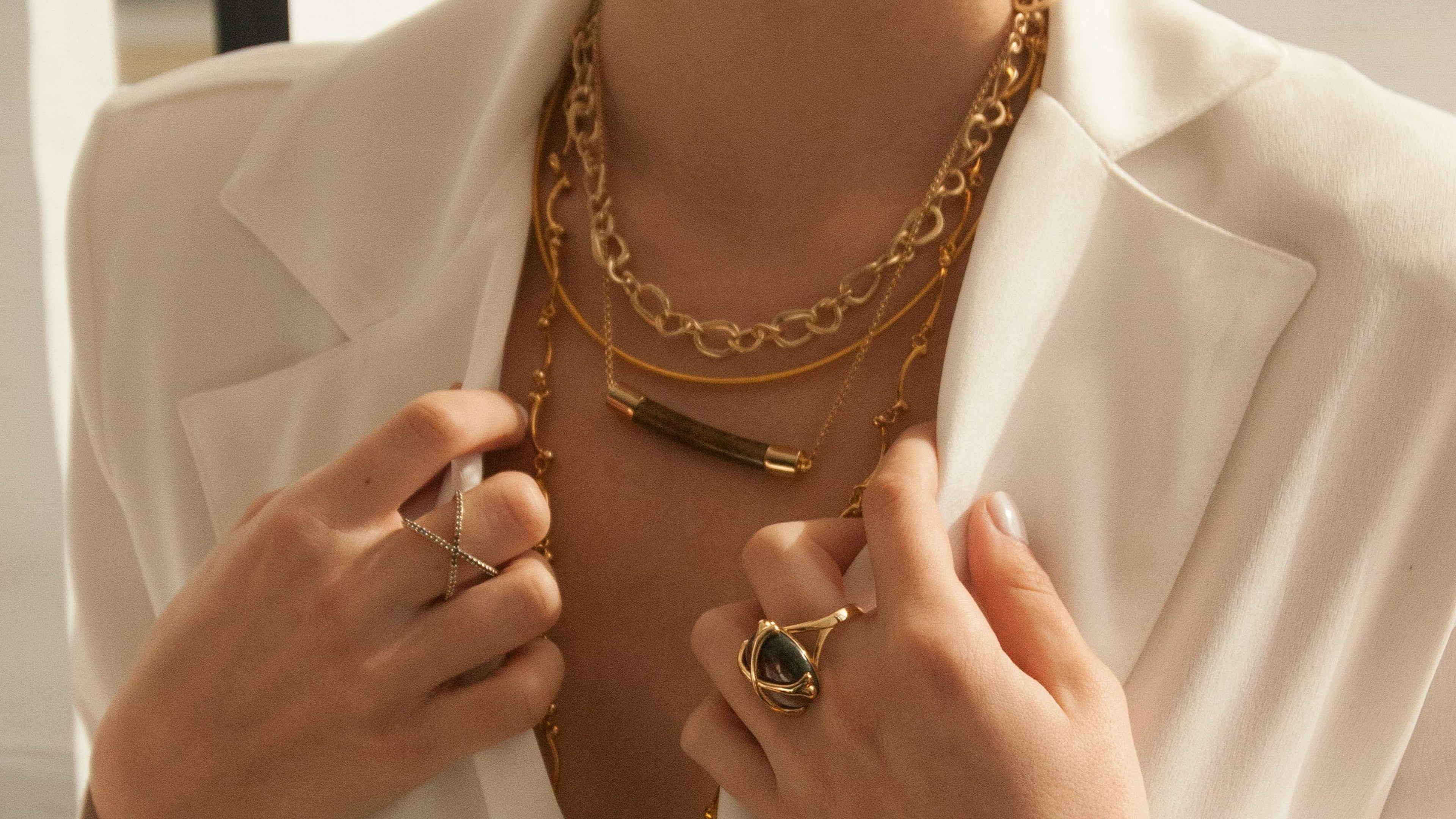 How to Style Layered Chains for Everyday Looks
