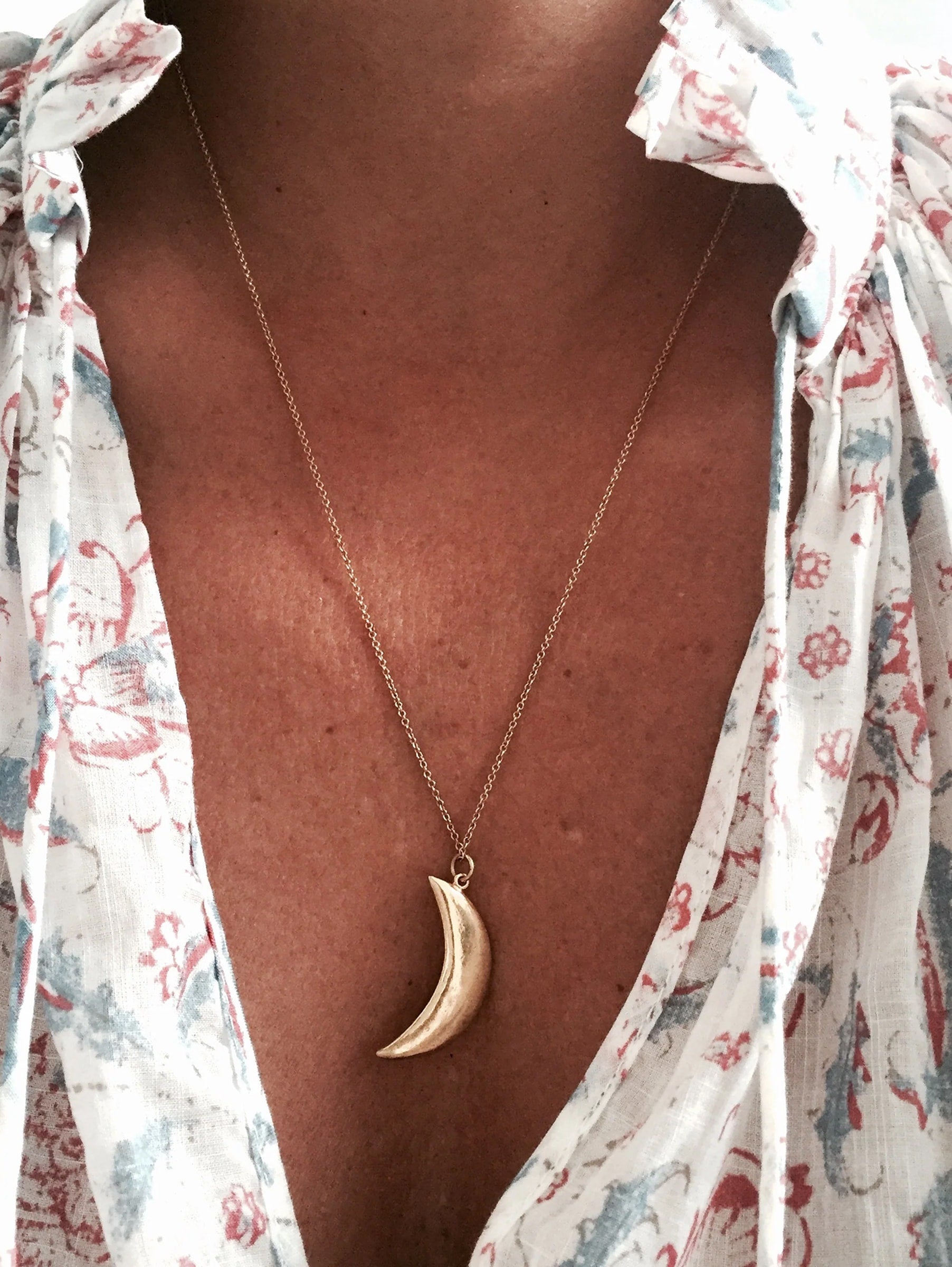 Crescent Moon Pendant Necklace 3